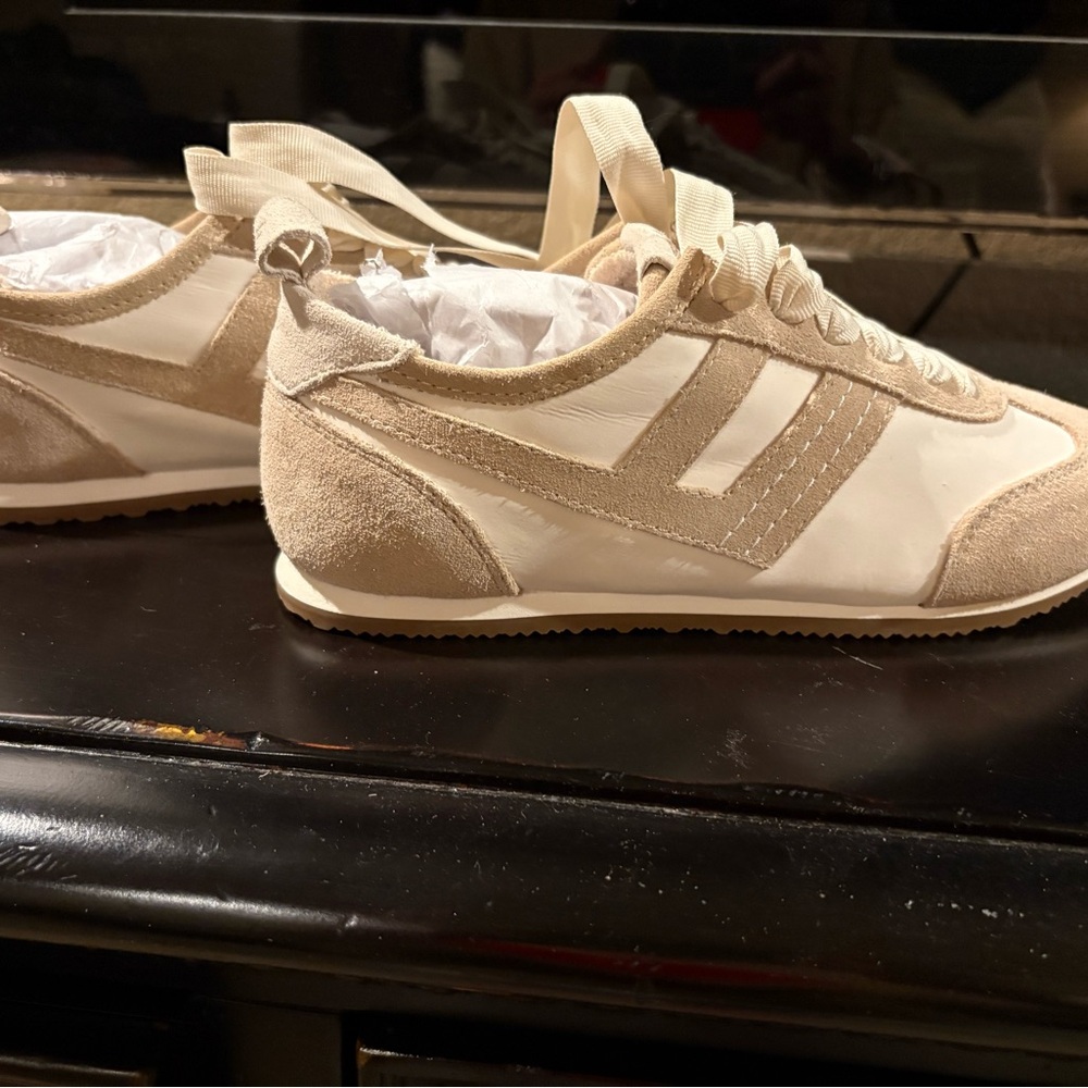 Free People Cream and Tan Sneakers Sz 6.5